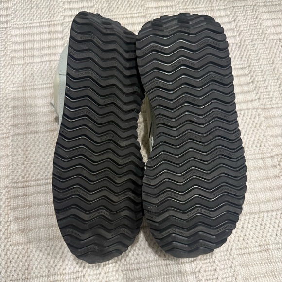 Woman’s New Balance 237 sneaker. Size 10. Color light green - Picture 5 of 6